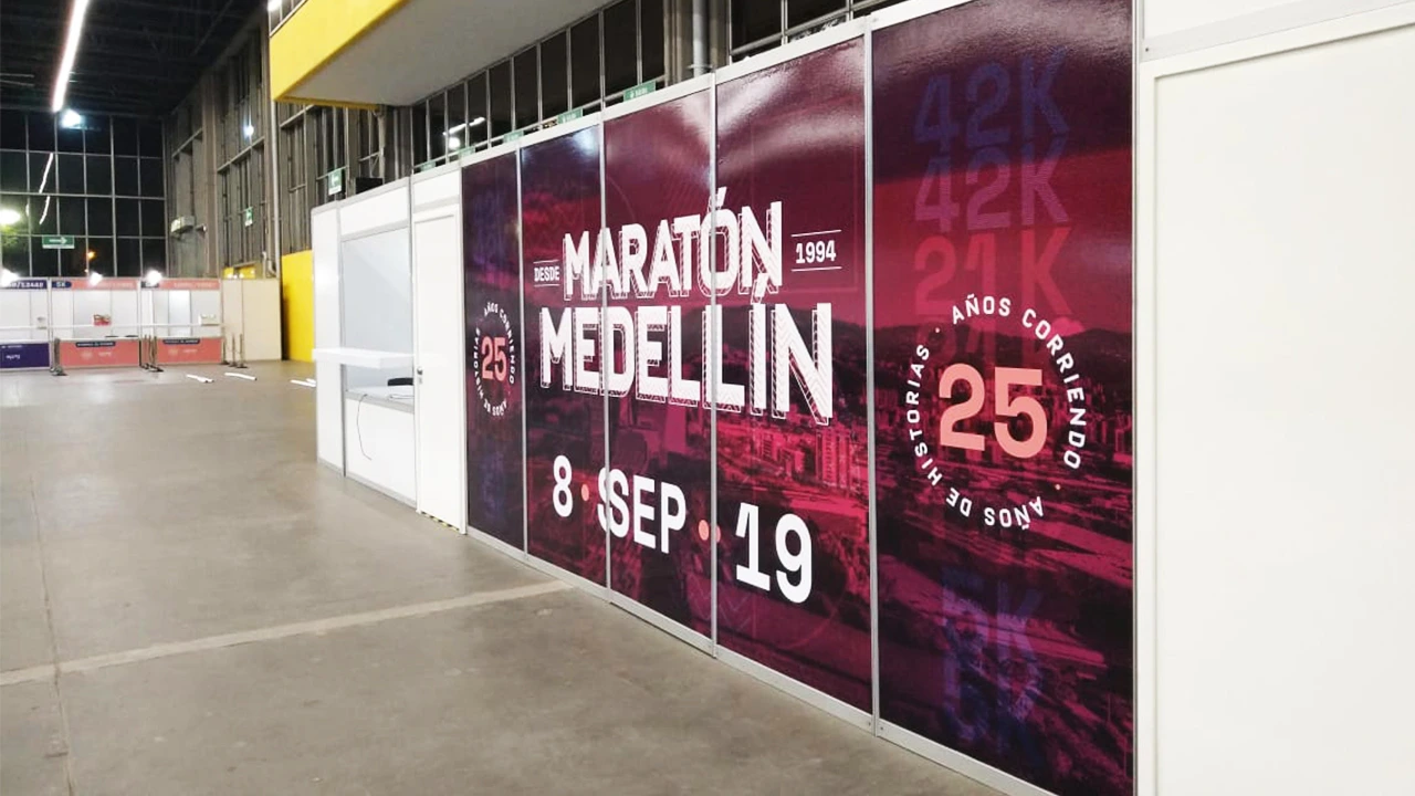 Impresión e instalación de adhesivos Maratón Medellín