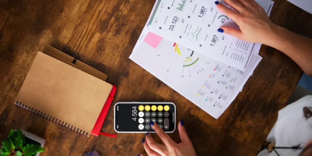 Imagen de calculadora interactiva que ayuda a estimar cuánto invertir en publicidad para hacer crecer tu negocio.